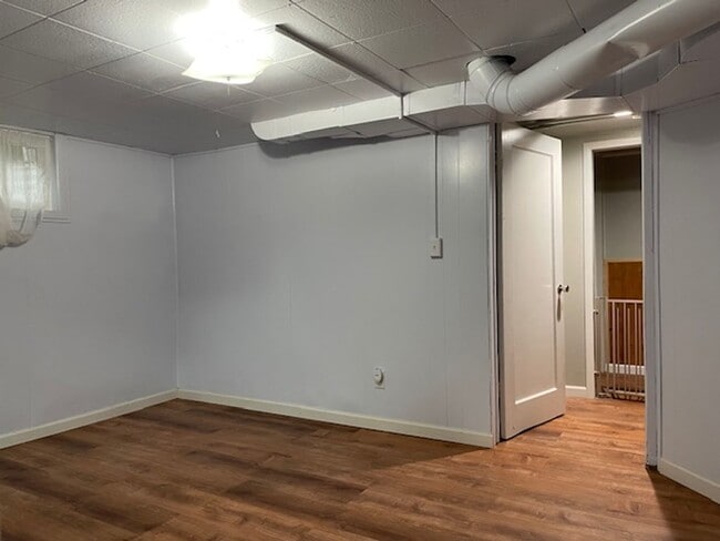 Building Photo - House For Lease