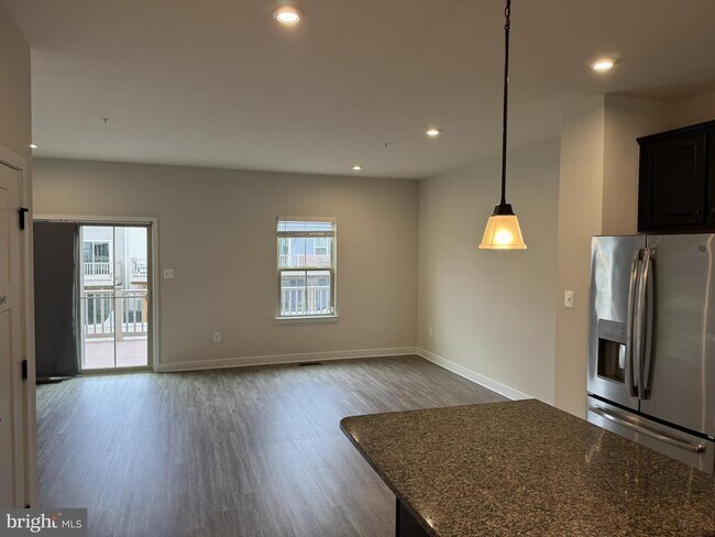 Building Photo - 10323 Quillback St