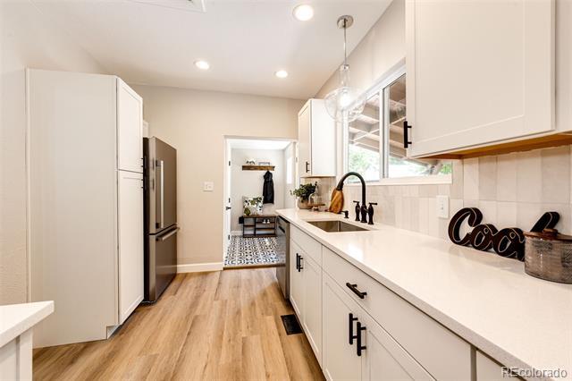 Building Photo - 2832 S Acoma St