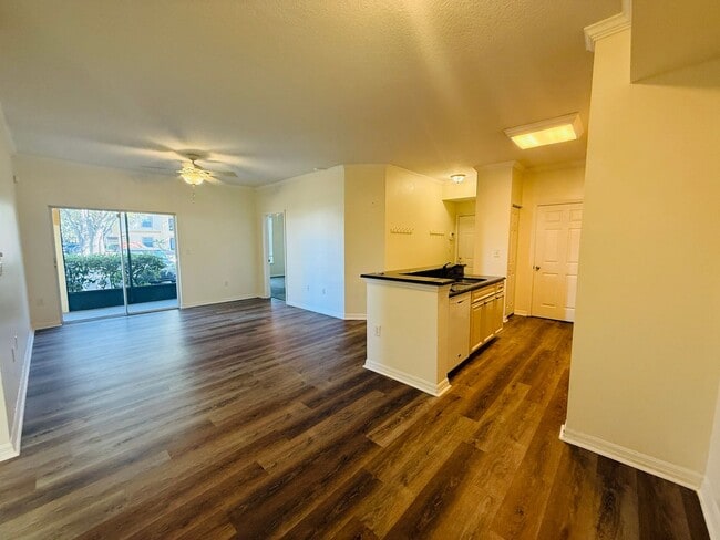 Building Photo - 2 Bedroom Condo For Rent in Carrollwood!