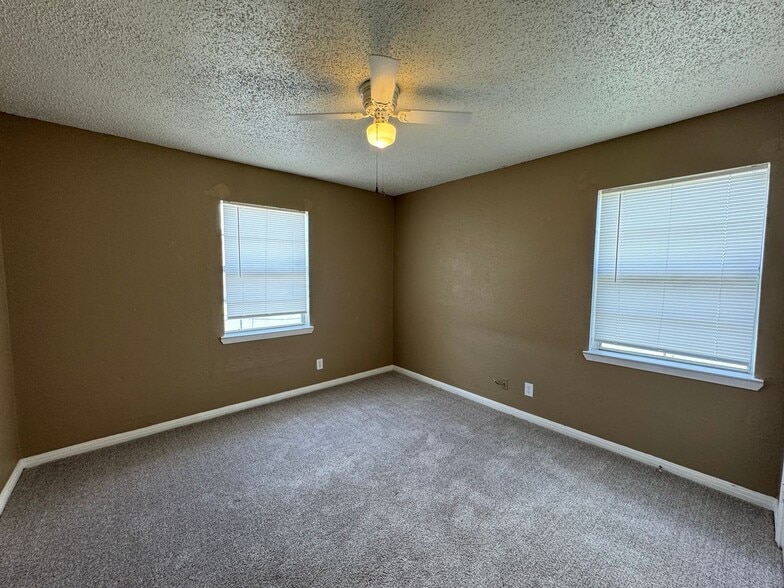 Building Photo - 804-804 Williamson Dr