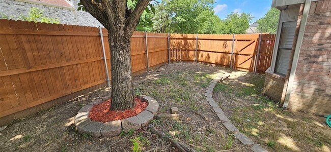 Building Photo - 12718 Hilltop Dr