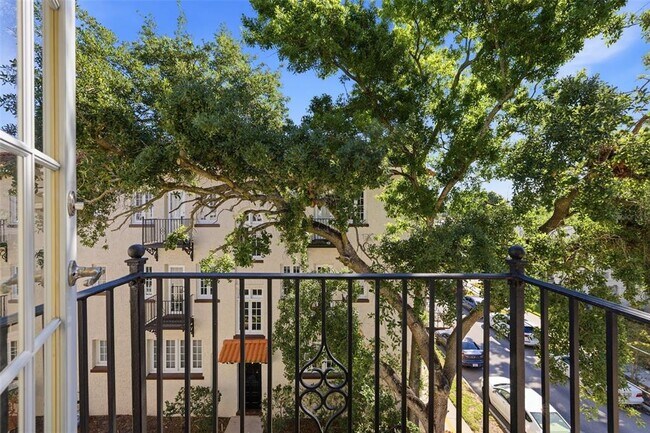 Building Photo - 2117 W Dekle Ave