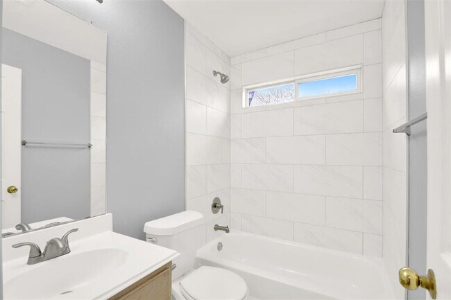 Building Photo - 4911 Edenbourgh Ln