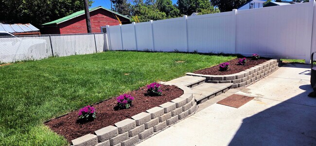 Building Photo - 505 W Spokane Ave