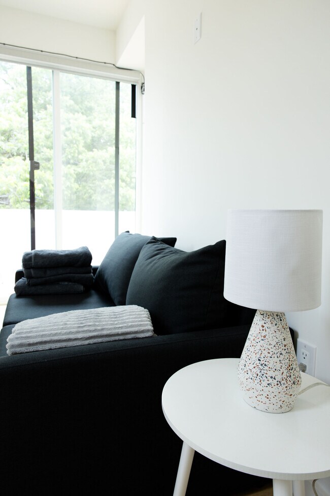 Building Photo - 507 S Park Dr