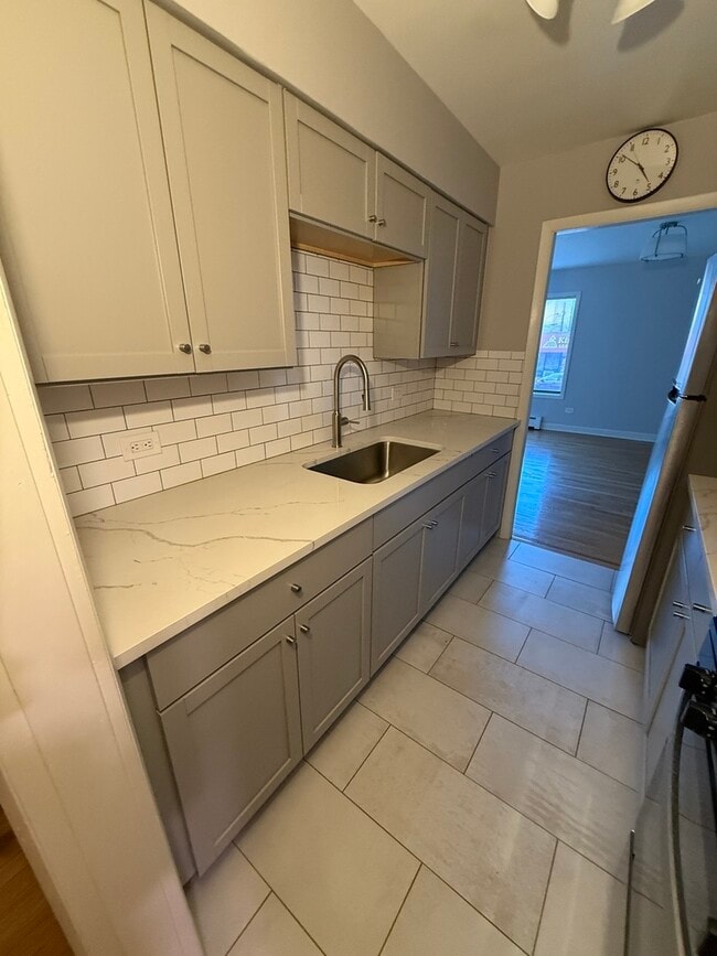 Building Photo - 3852 N Elston Ave