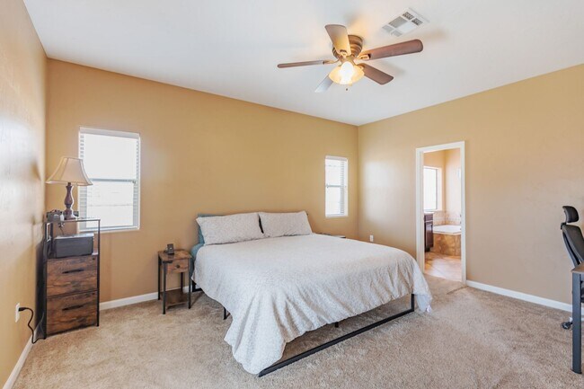 Building Photo - Beautiful 3 Bed 2 Bath Home