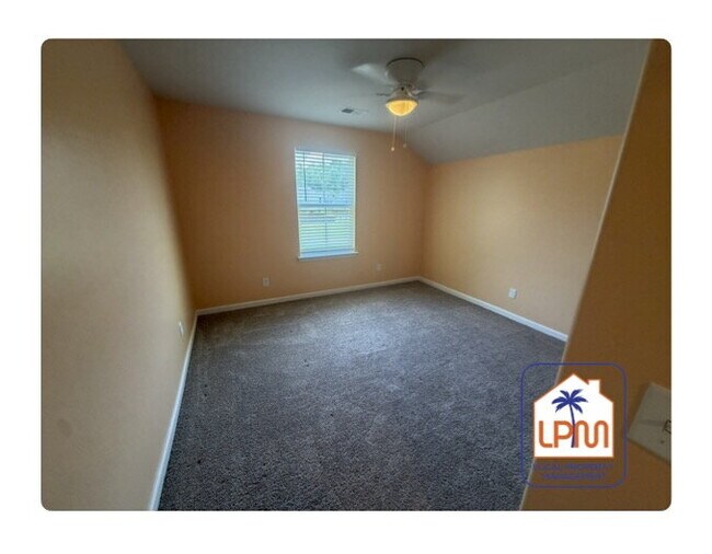 Building Photo - Open Concept  3-Bed, 3-Bath with 1,924 Sq. Ft.