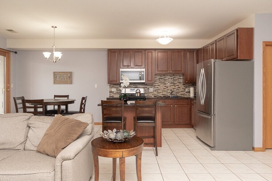 Building Photo - 1222 W Belmont Ave