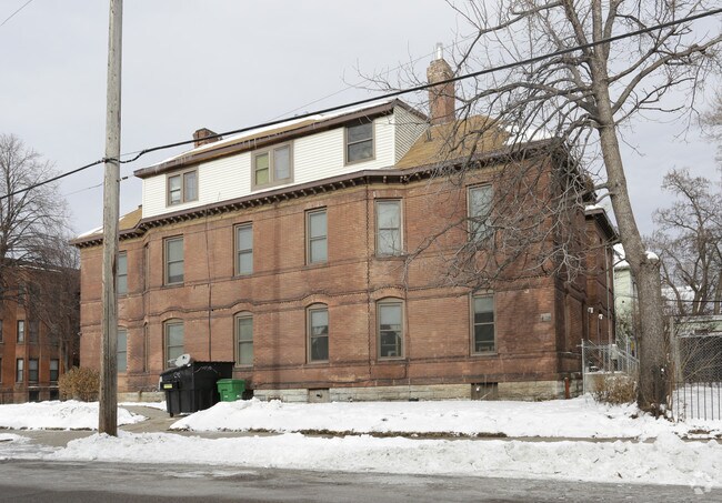 Building Photo - 1829 10th Ave S