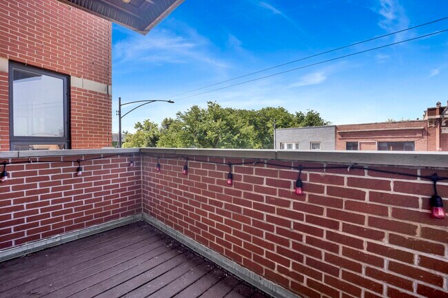 Building Photo - 3505 N Elston Ave