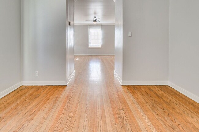 Building Photo - 3713 N Lee Ave