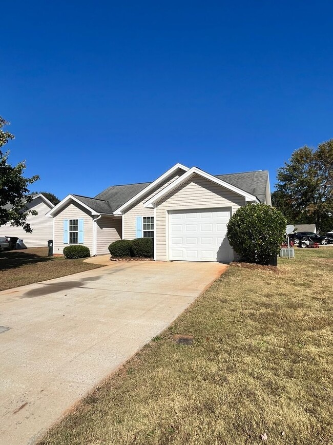 Primary Photo - 100 Coronation Dr