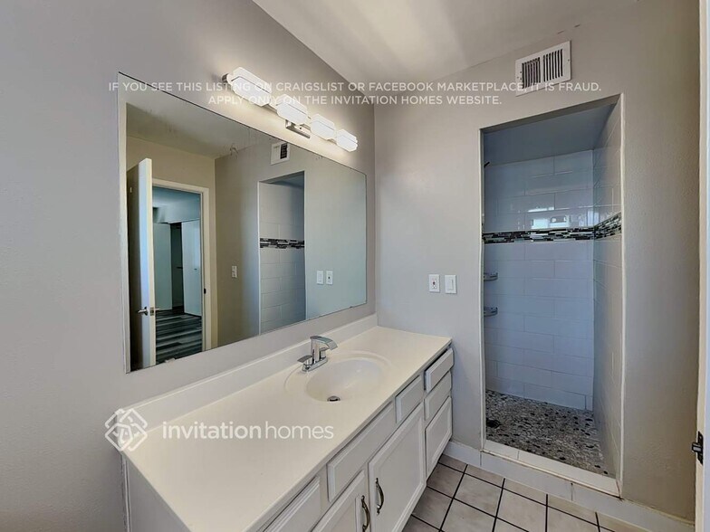 Building Photo - 3401 W Belmont Ave