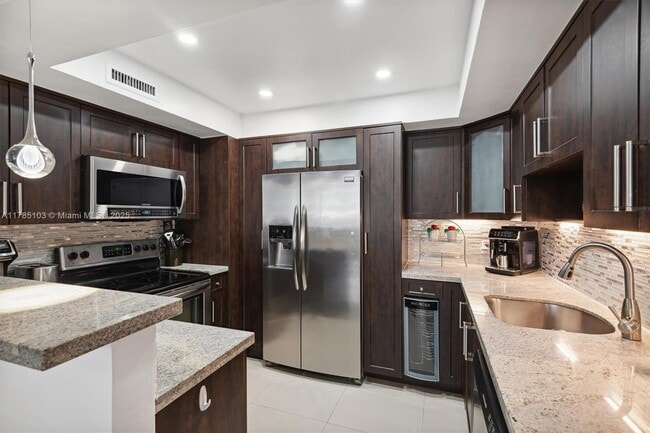 Building Photo - 3505 S Ocean Dr