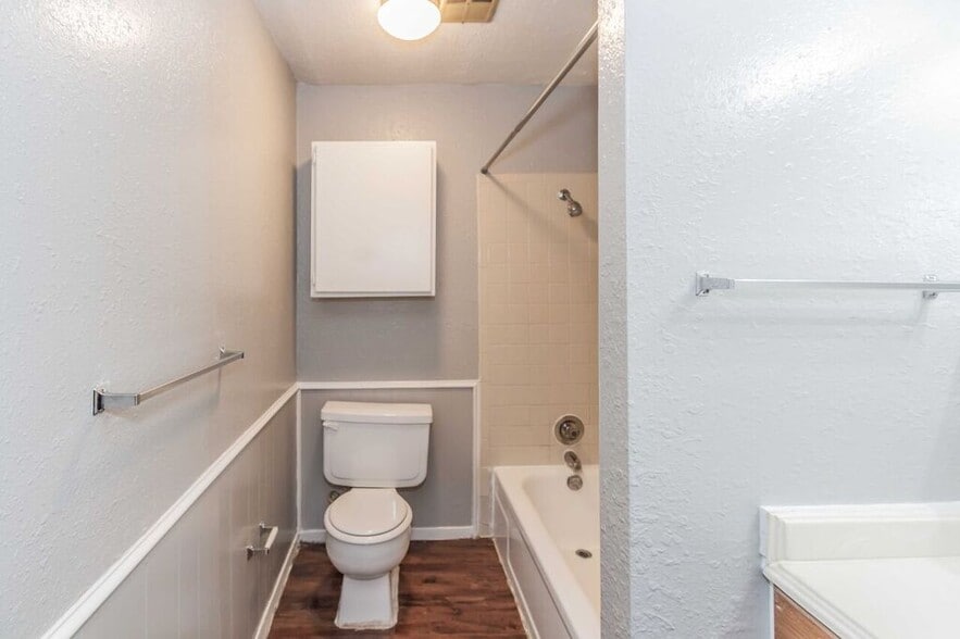 Building Photo - Veranda Gardens