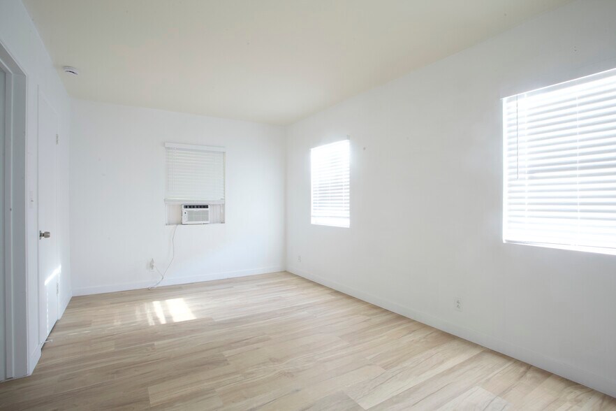 Building Photo - 1199 N Normandie Ave