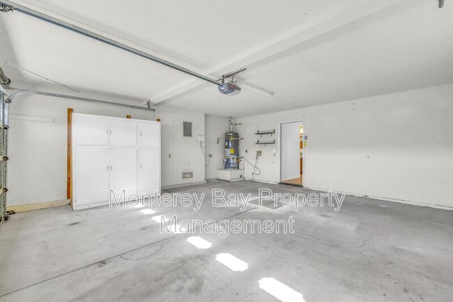 Building Photo - 143 Seal Ct