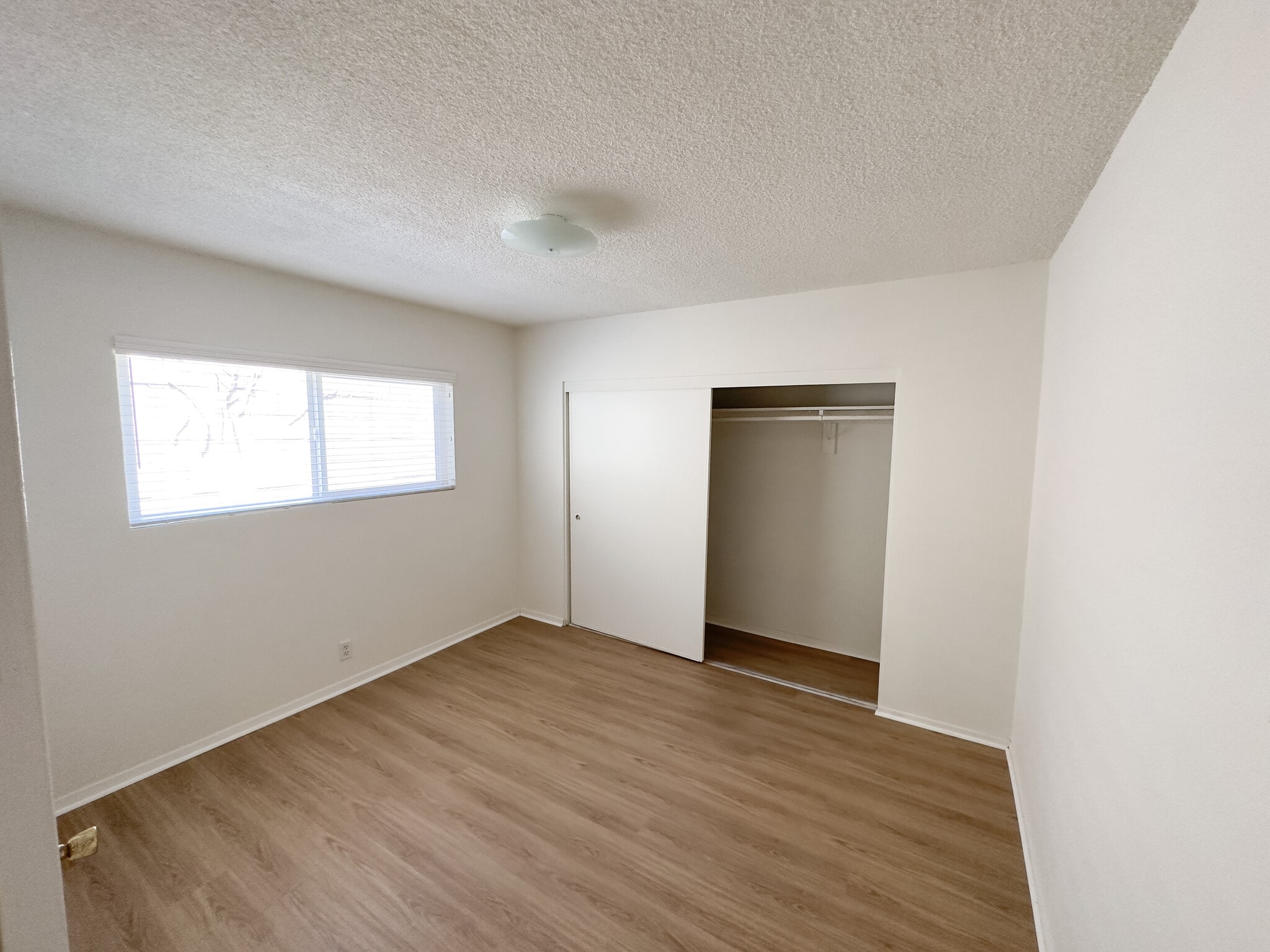 Building Photo - 454 S Oak Knoll Ave