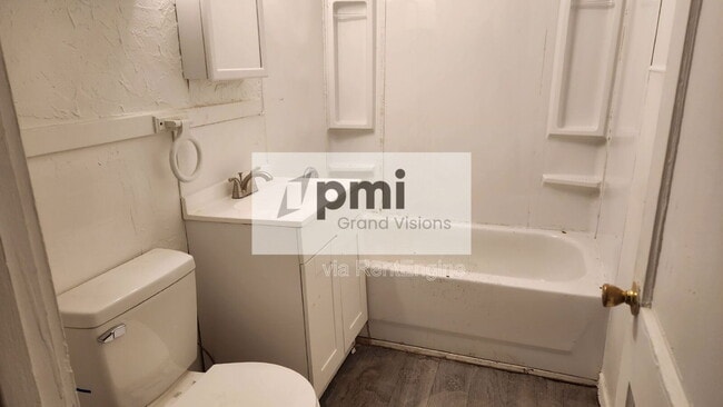 Primary Photo - 845 W Sawyer St