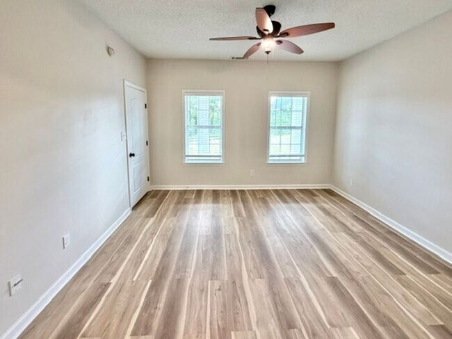 Building Photo - Beautiful custom home in the Lake Cormorant/Hernado area, now available!