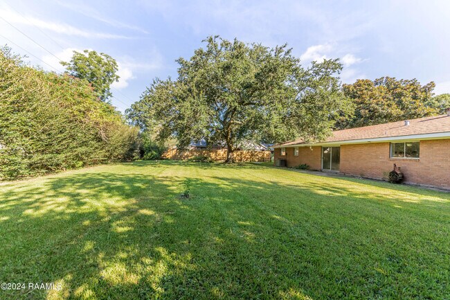 Building Photo - 105 Donald Dr