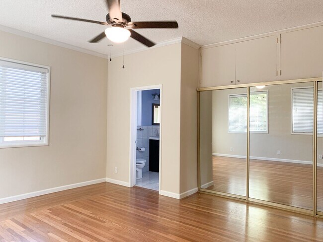 Building Photo - Exceptional Mountain View Home with Guest Suite Near Downtown