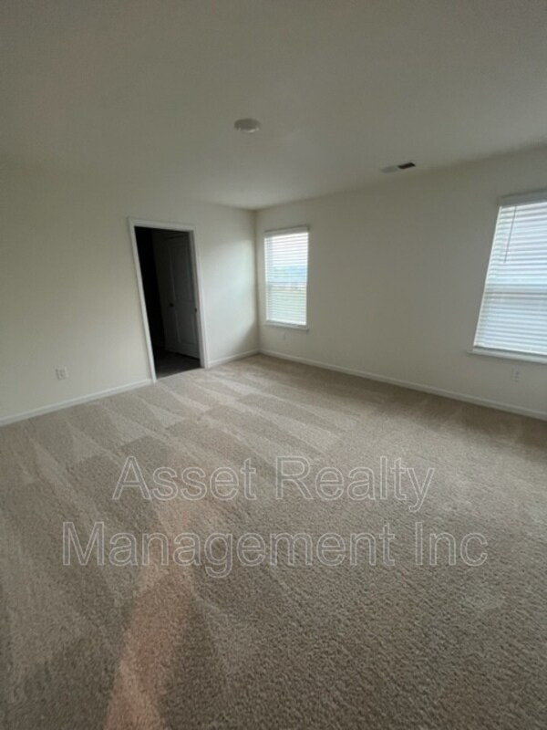 Building Photo - 323 Everleigh Cir