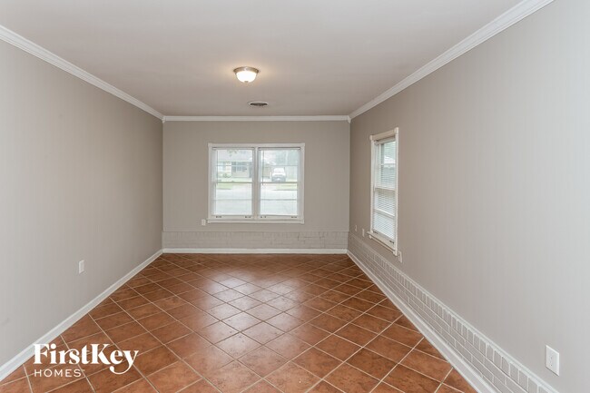 Building Photo - 4550 E Dearing Rd