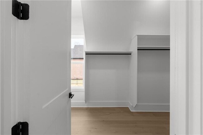 Building Photo - 407 Thunder Rd