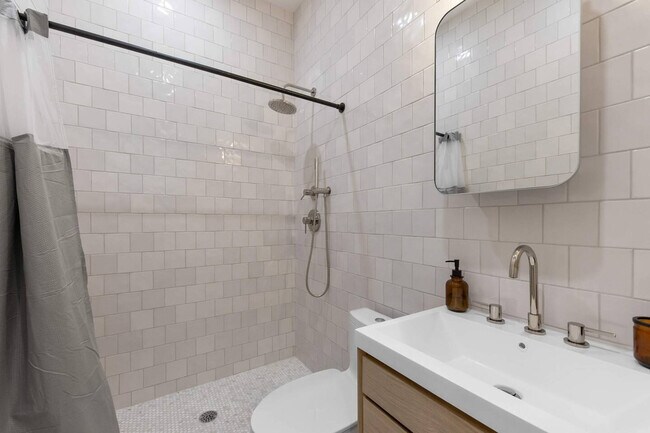 Building Photo - 10 Hausman St