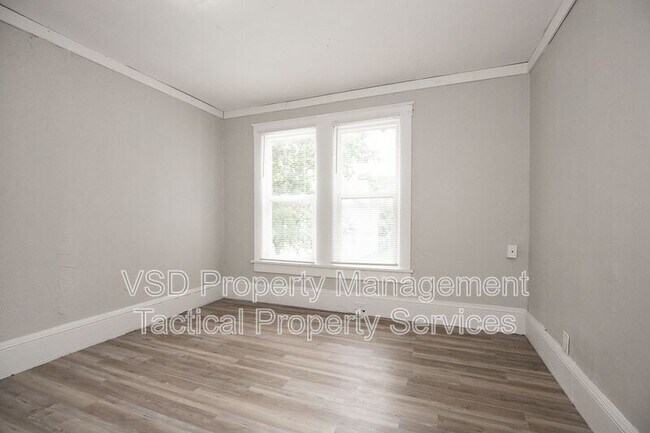 Building Photo - 1583 E 84th St