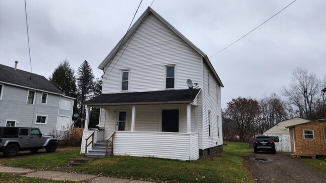 Building Photo - Four Bedroom Single Family Home for Rent in Salamanca NY!