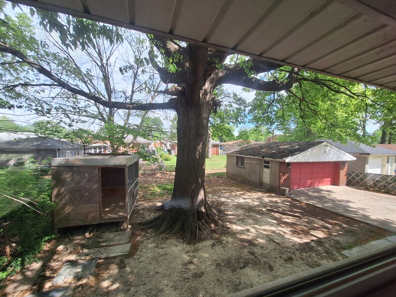 backyard with shed and garage - 4113 Wooded Way