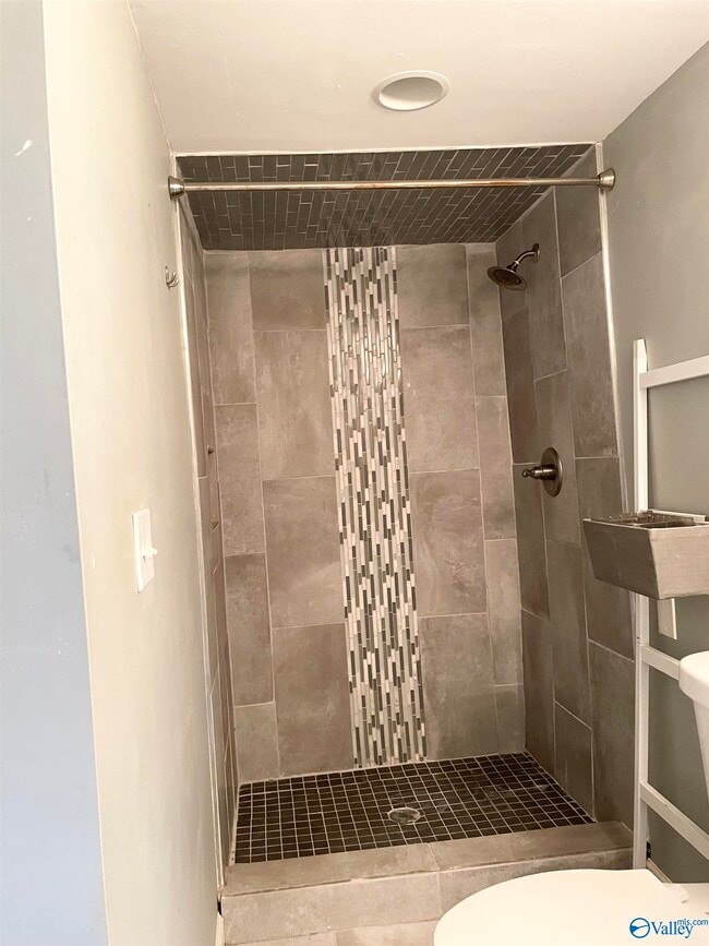 Building Photo - 612 Drummond Rd SW