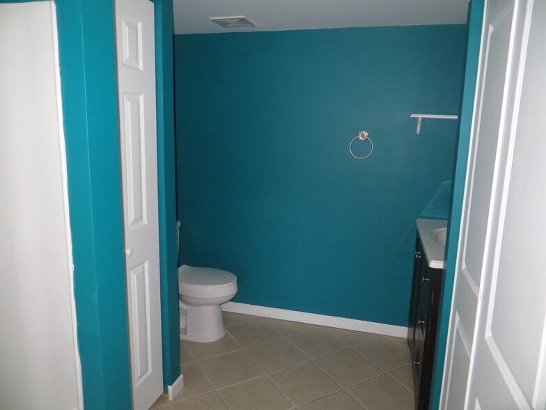 Building Photo - 16 SW 1st Ave