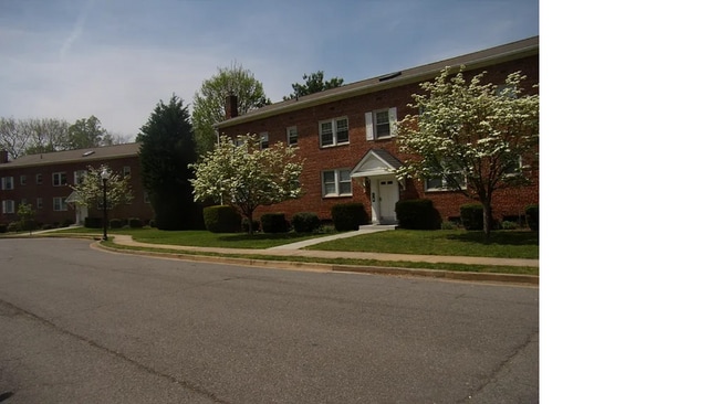 Building Photo - 1530 N Lancaster St