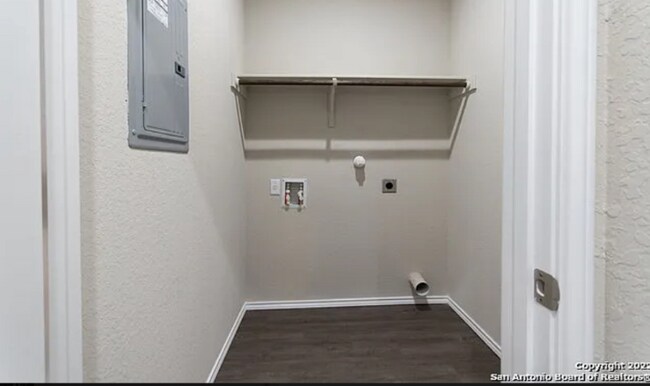 Building Photo - 624 Grayson Ln