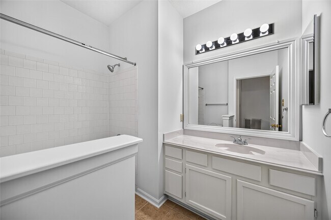 Building Photo - 88 Laughing Brook Ct