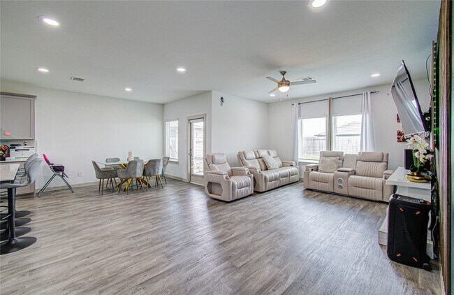 Building Photo - 22 Desert Spring Ln