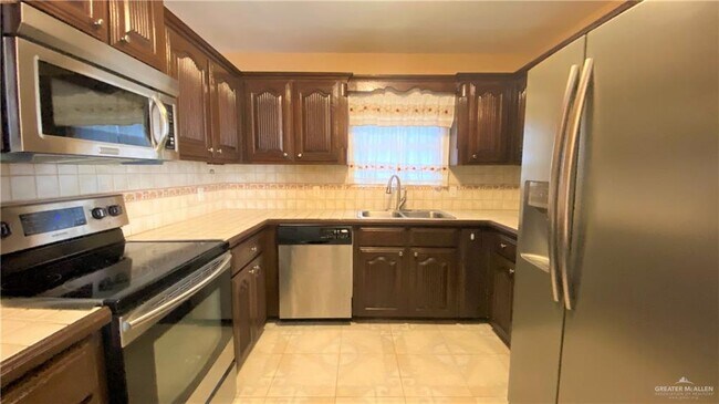 Building Photo - 703 Delta Dr