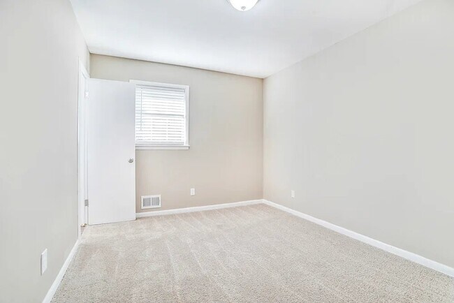 Building Photo - 844 Parkstone Dr