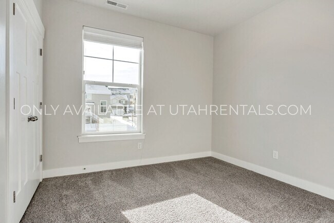 Building Photo - 14484 S Ronan Ln