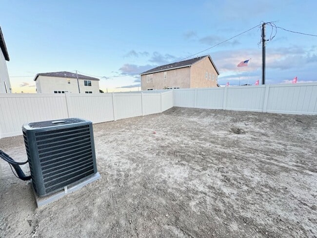 Building Photo - Newly built 5 + 3 With Solar! $4000/Month