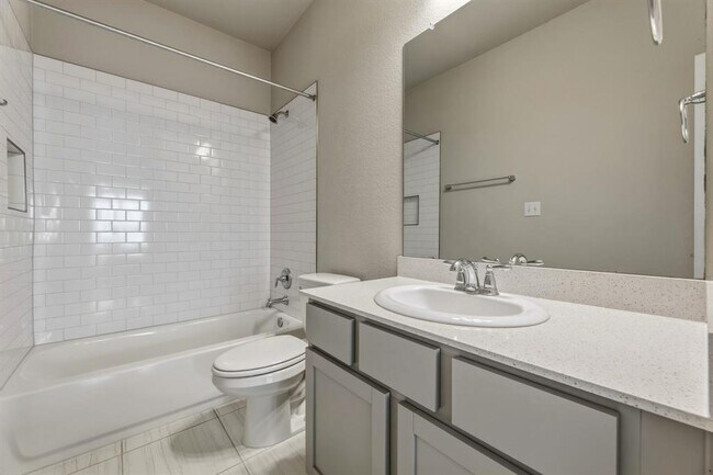 Building Photo - 1015 Vista View Dr