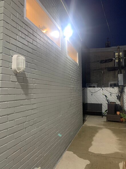 Building Photo - 2340 E Boston St