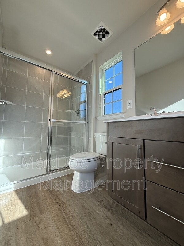 Building Photo - 1100 Rampart Dr