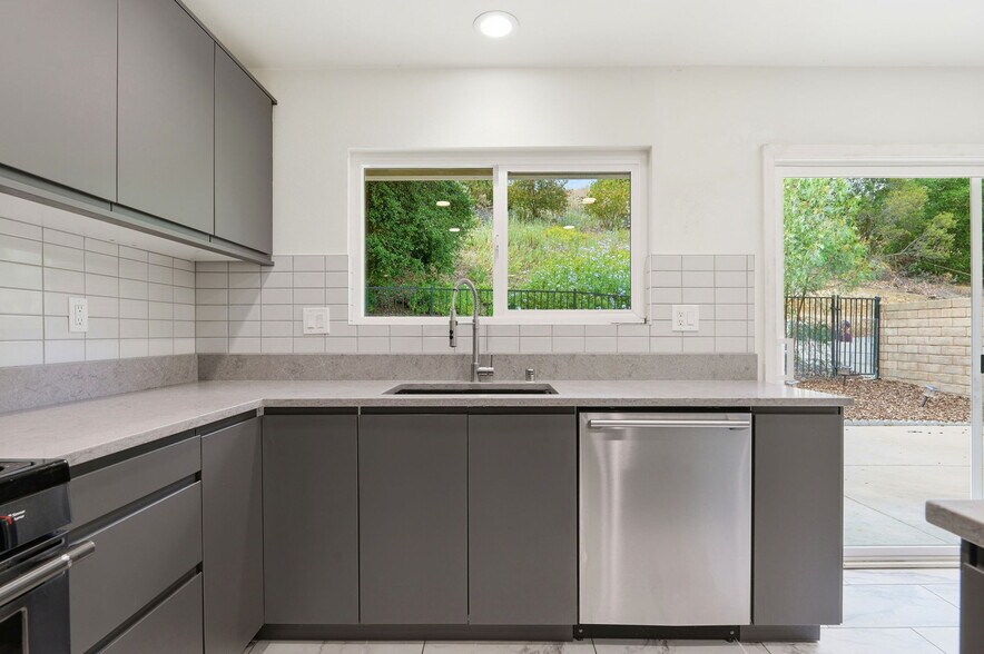 Building Photo - 30845 Catarina Dr