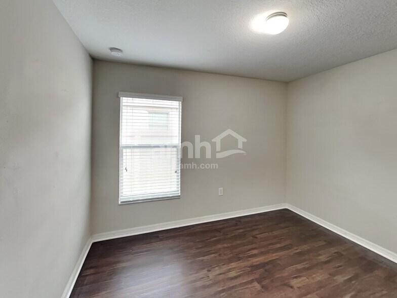 Building Photo - 10504 Fuzzy Cattail St